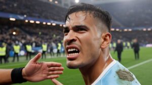 Paredes für zehn internationale Spiele gesperrt